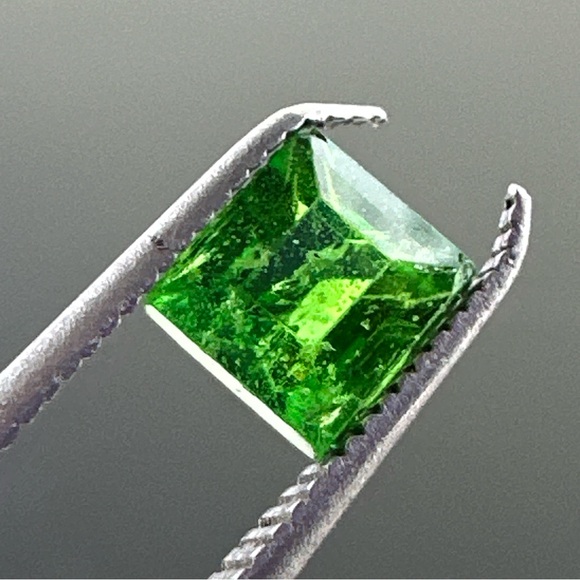 VIVID GREEN 1.23 CT NATURAL TOP QUALITY TSAVORITE GARNET - Picture 8 of 17